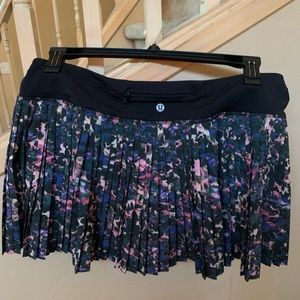 Lululemon pleat to the street sz 12